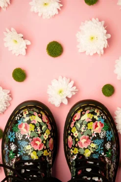 Best Sale Dr. Martens 1460 Pascal Floral Mash Up Backhand Stiefel In Schwarz