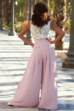 Shop Miss Candyfloss Corina Rosite Jumpsuit Mit Blumenmuster In Olivgrun Und Altrosa