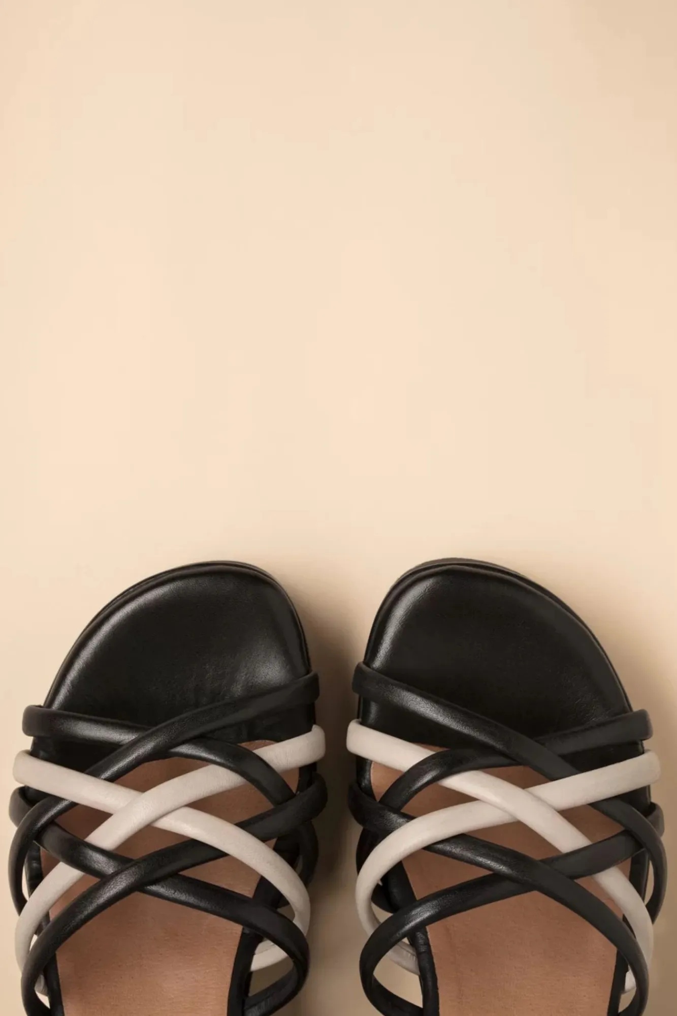 Best Sale Miz Mooz Gabriella Sandale In Schwarz Und Creme