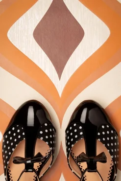 Online Banned Retro Kelly Lee Pumps Mit T-Strap In Schwarz