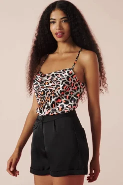 Hot Minueto Kyra Satin Look Shorts In Schwarz