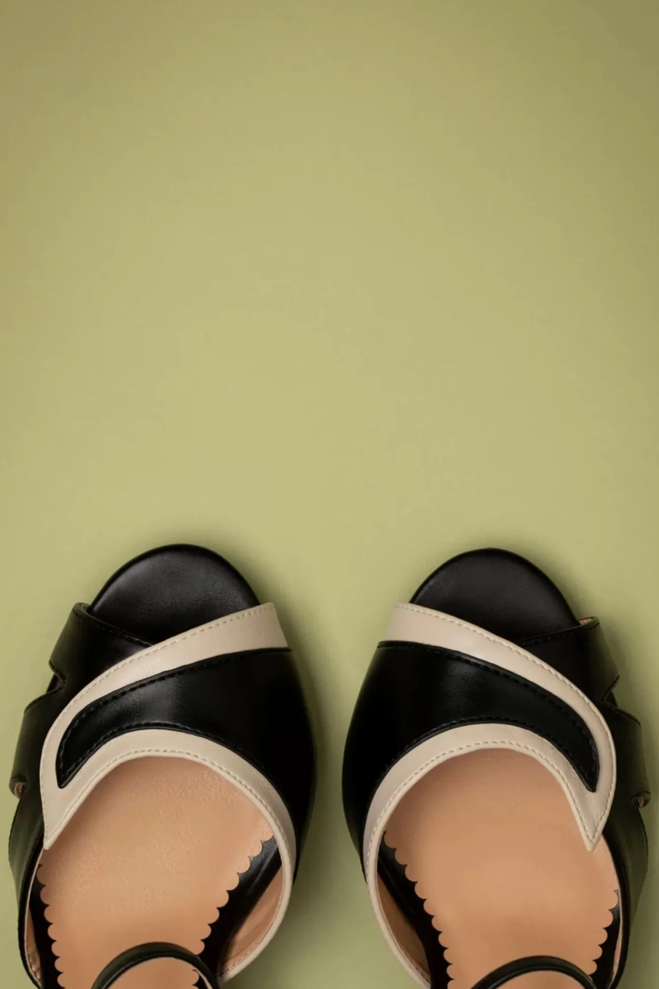 Clearance Banned Retro Mable Peeptoe Pumps In Schwarz