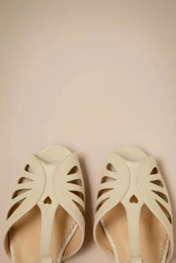 Fashion Banned Retro Secret Love Flats In Creme