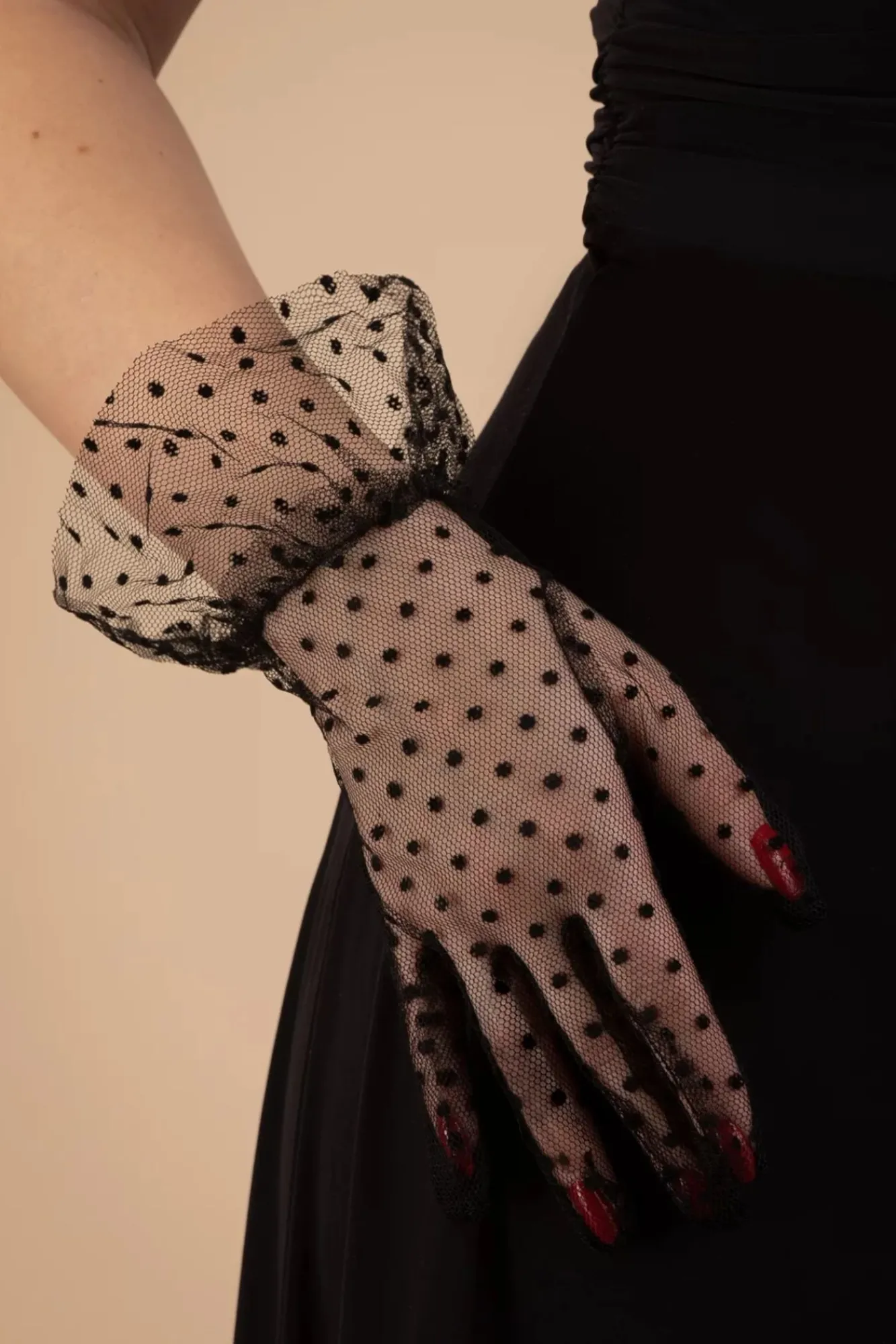Hot Pamela Mann Spot Mesh Handgelenk-Handschuhe In Schwarz