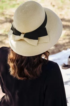 Hot Brontu00e9 Tara Hut In Natur Und Schwarz